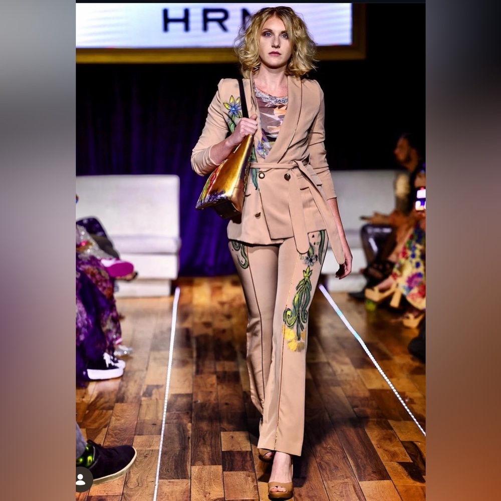 Vibrant Women's Blazer with Artistic Design - Picture 5 of 5